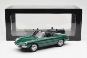 Alfa Romeo Duetto Spider Vert AUTOart 1:18 70138 Métal Moulé — image 8 sur 8