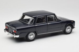 Alfa Romeo Giulia 1300 Bleu Minichamps 1:18 180120905 Métal Moulé — image 3 sur 8