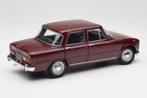 Alfa Romeo Giulia 1300 Rouge Foncé Minichamps 1:18 180120906 Métal Moulé — image 3 sur 8