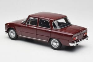 Alfa Romeo Giulia 1300 Rouge Foncé Minichamps 1:18 180120906 Métal Moulé — image 7 sur 8