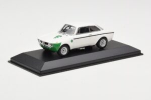 Alfa Romeo Giulia 1300 GTA Junior Blanc Minichamps 1:43 400120601 Métal Moulé — image 2 sur 3