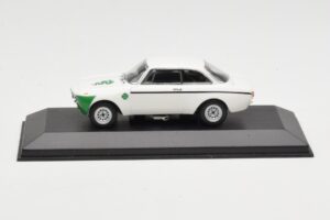 Alfa Romeo Giulia 1300 GTA Junior Blanc Minichamps 1:43 400120601 Métal Moulé