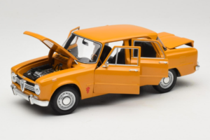 Alfa Romeo Giulia 1300 Super Orange Minichamps 1:18 180120900 Métal Moulé — image 2 sur 8