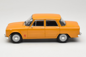 Alfa Romeo Giulia 1300 Super Orange Minichamps 1:18 180120900 Métal Moulé — image 4 sur 8