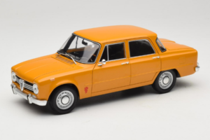 Alfa Romeo Giulia 1300 Super Orange Minichamps 1:18 180120900 Métal Moulé