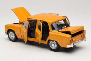 Alfa Romeo Giulia 1300 Super Orange Minichamps 1:18 180120900 Métal Moulé — image 5 sur 8