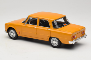 Alfa Romeo Giulia 1300 Super Orange Minichamps 1:18 180120900 Métal Moulé — image 7 sur 8