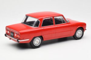 Alfa Romeo Giulia Nuova Super Rouge MCG 1:18 MCG18145 Métal Moulé — image 2 sur 6
