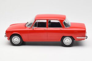 Alfa Romeo Giulia Nuova Super Rouge MCG 1:18 MCG18145 Métal Moulé — image 3 sur 6