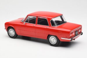 Alfa Romeo Giulia Nuova Super Rouge MCG 1:18 MCG18145 Métal Moulé — image 5 sur 6