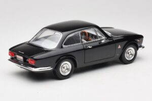 Alfa Romeo Giulia Sprint GTA Noir Road Signature 1:18 92348 Métal Moulé — image 3 sur 8