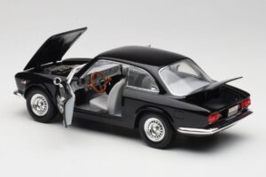 Alfa Romeo Giulia Sprint GTA Noir Road Signature 1:18 92348 Métal Moulé — image 5 sur 8