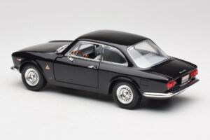 Alfa Romeo Giulia Sprint GTA Noir Road Signature 1:18 92348 Métal Moulé — image 7 sur 8