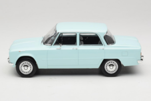 Alfa Romeo Giulia TI 105 Sky Blue Norev 1:18 187974 Métal Moulé — image 4 sur 7