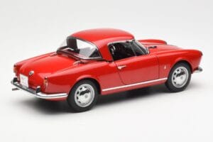 Alfa Romeo Giulietta 1300 Spider Rouge AUTOart 1:18 70157 Métal Moulé — image 3 sur 8