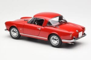 Alfa Romeo Giulietta 1300 Spider Rouge AUTOart 1:18 70157 Métal Moulé — image 7 sur 8