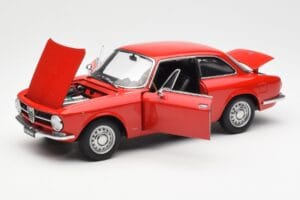 Alfa Romeo GT 1300 Junior LHD Rouge AUTOart 1:18 70131 Métal Moulé — image 2 sur 8