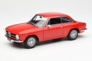 Alfa Romeo GT 1300 Junior LHD Rouge AUTOart 1:18 70131 Métal Moulé