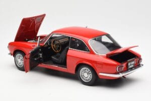 Alfa Romeo GT 1300 Junior LHD Rouge AUTOart 1:18 70131 Métal Moulé — image 5 sur 8