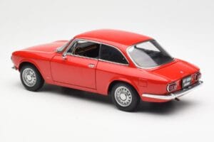 Alfa Romeo GT 1300 Junior LHD Rouge AUTOart 1:18 70131 Métal Moulé — image 7 sur 8