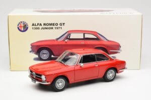 Alfa Romeo GT 1300 Junior LHD Rouge AUTOart 1:18 70131 Métal Moulé — image 8 sur 8