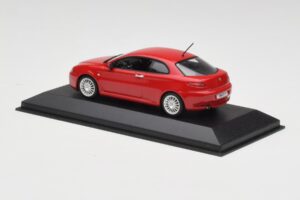 Alfa Romeo GT Alfa Rouge Minichamps 1:43 400120321 Métal Moulé — image 3 sur 4