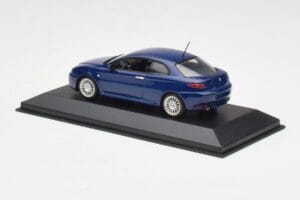 Alfa Romeo GT Dark Blue Metallic Minichamps 1:43 400120326 Métal Moulé — image 3 sur 4
