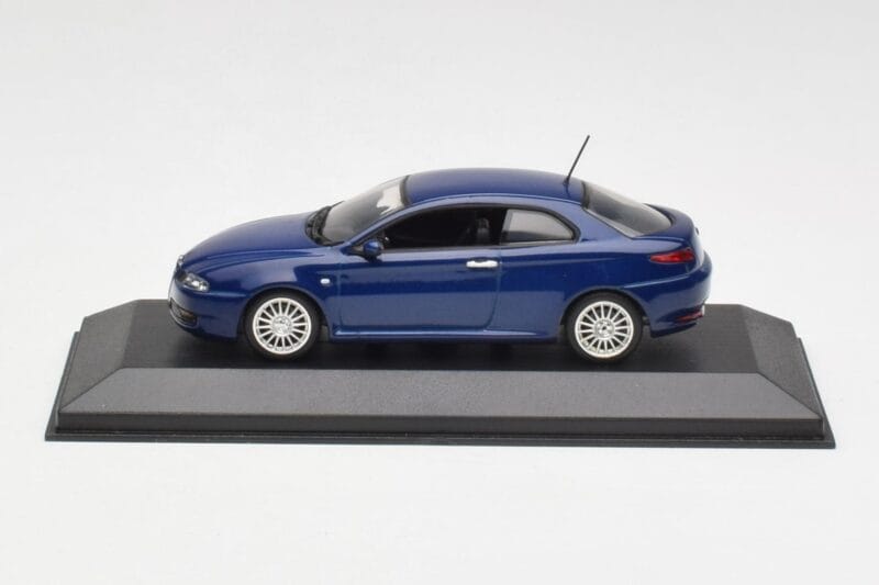 Alfa Romeo GT Dark Blue Metallic Minichamps 1:43 400120326 Métal Moulé