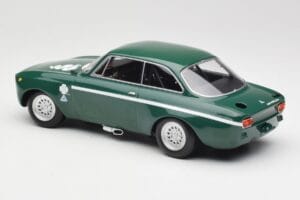 Alfa Romeo GTA 1300 Junior Vert Minichamps 1:18 155120022 Métal Moulé — image 5 sur 6