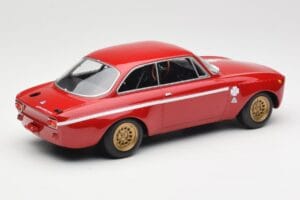 Alfa Romeo GTA 1300 Junior Rouge Minichamps 1:18 155120020 Métal Moulé — image 2 sur 6