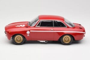 Alfa Romeo GTA 1300 Junior Rouge Minichamps 1:18 155120020 Métal Moulé — image 3 sur 6