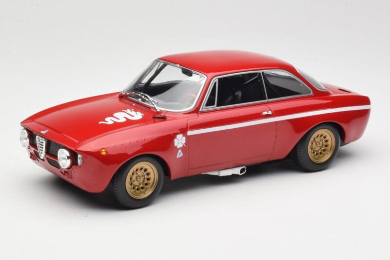 Alfa Romeo GTA 1300 Junior Rouge Minichamps 1:18 155120020 Métal Moulé