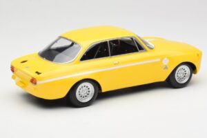Alfa Romeo GTA 1300 Junior Jaune Minichamps 1:18 155120024 Métal Moulé — image 3 sur 6