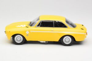 Alfa Romeo GTA 1300 Junior Jaune Minichamps 1:18 155120024 Métal Moulé — image 5 sur 6