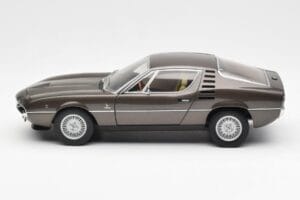 Alfa Romeo Montreal Brun Métallique AUTOart 1:18 70173 Métal Moulé — image 4 sur 8