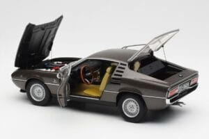 Alfa Romeo Montreal Brun Métallique AUTOart 1:18 70173 Métal Moulé — image 5 sur 8