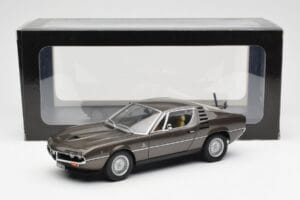 Alfa Romeo Montreal Brun Métallique AUTOart 1:18 70173 Métal Moulé — image 8 sur 8
