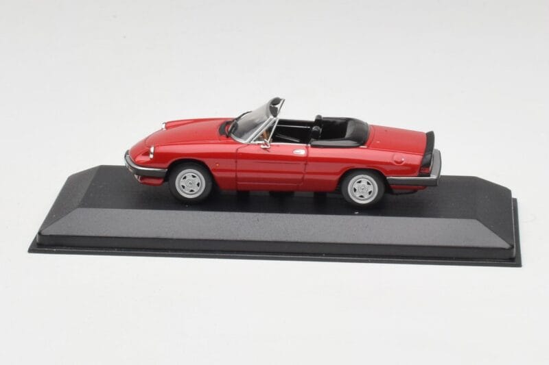 Alfa Romeo Spider 2000 Alfa Rouge Minichamps 1:43 436120760 Métal Moulé