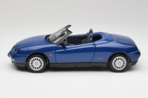 Alfa Romeo Spider 916 Bleu Pervenche Maisto 1:18 50308 Métal Moulé — image 3 sur 7