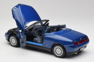 Alfa Romeo Spider 916 Bleu Pervenche Maisto 1:18 50308 Métal Moulé — image 4 sur 7
