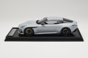 Aston Martin DB12 Nardo Gray MotorHelix 1:18 MH027NG Résine
