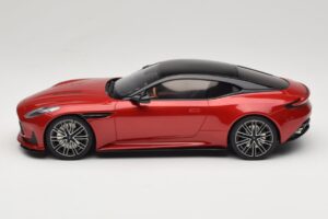 Aston Martin DB12 Hyper Red GT Spirit 1:18 GT936 Résine — image 3 sur 6