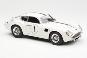 Aston Martin DB4 GT Zagato #1 24 Hours of Le Mans 1961 CMC 1:18 M-139 Métal Moulé — image 4 sur 6