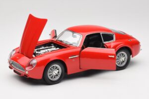 Aston Martin DB4 GT Zagato Rouge Road Signature 1:18 92728 Métal Moulé — image 2 sur 8