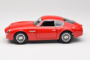 Aston Martin DB4 GT Zagato Rouge Road Signature 1:18 92728 Métal Moulé — image 4 sur 8