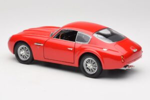 Aston Martin DB4 GT Zagato Rouge Road Signature 1:18 92728 Métal Moulé — image 7 sur 8