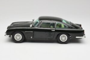 Aston Martin DB5 California Sauge Chrono 1:18 H1001 Métal Moulé — image 4 sur 8