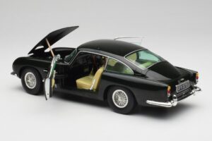 Aston Martin DB5 California Sauge Chrono 1:18 H1001 Métal Moulé — image 5 sur 8