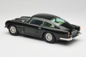 Aston Martin DB5 California Sauge Chrono 1:18 H1001 Métal Moulé — image 7 sur 8