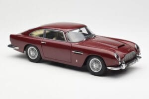 Aston Martin DB5 Dubonnet Rouge AUTOart 1:18 70213 Métal Moulé — image 6 sur 8